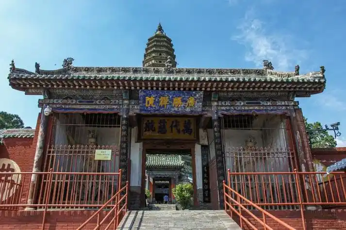 与广胜寺其他建筑文物相比飞虹塔真的不算什么 1 与广胜寺其他建筑文物相比飞虹塔真的不算什么